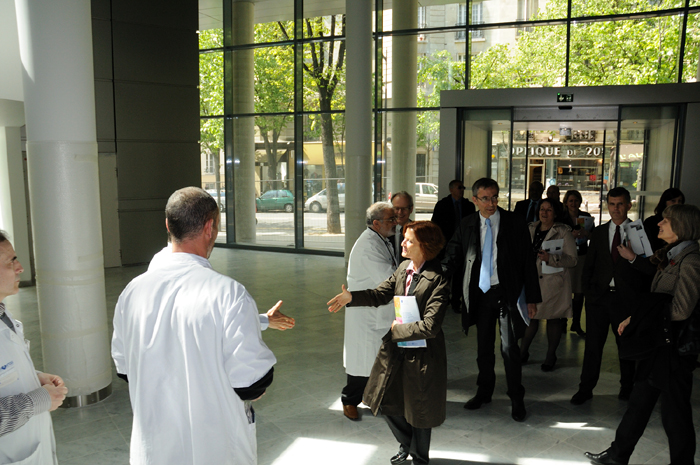 19 avril 2012  visite de Mireille FAUGERE du nouveau bâtiment de l’hôpital Tenon