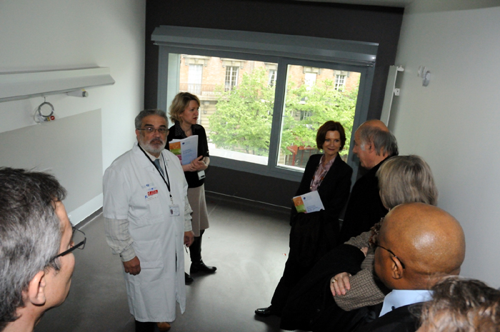 19 avril 2012  visite de Mireille FAUGERE du nouveau bâtiment de l’hôpital Tenon