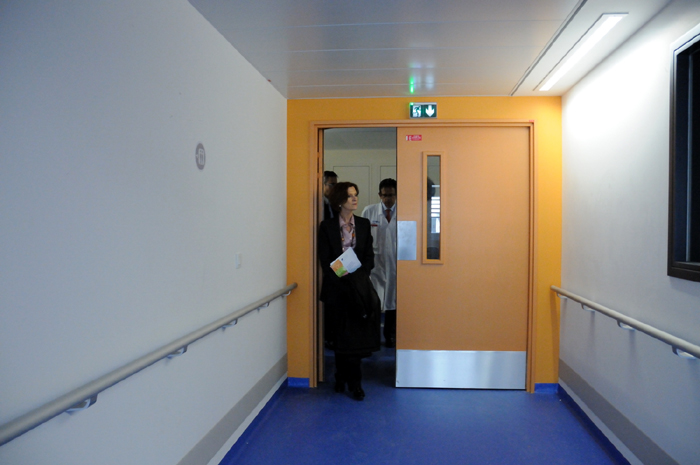 19 avril 2012  visite de Mireille FAUGERE du nouveau bâtiment de l’hôpital Tenon