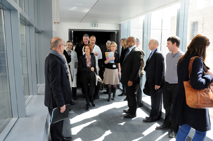 Mireille FAUGERE visite le nouveau bâtiment de l’hôpital Tenon