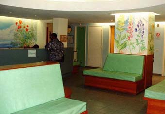 Salle d'attente de consultation d'oncologie-radiothérapie de l'hôpital TENON.